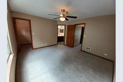 661 Lincoln Station Drive, Oswego, IL 60543 - Photo 11