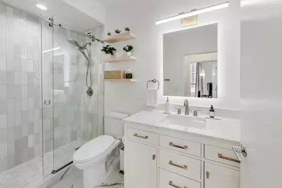 421 W Huron Street #1006, Chicago, IL 60654 - Photo 13