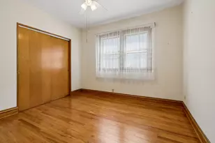 5543 W Berenice Ave, Chicago, IL 60641 - Photo 5