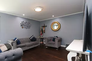 10134 S Bensley Ave, Chicago, IL 60617 - Photo 3