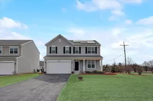 1329 McIntosh Dr, Mundelein, IL 60060 - Photo 1