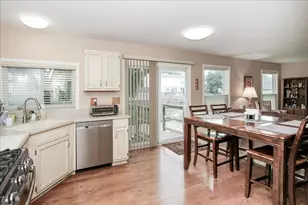 886 Farm Glen Ln, Carol Stream, IL 60188 - Photo 7