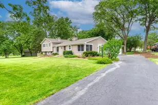 325 Canterbury Ln, Inverness, IL 60010 - Photo 5