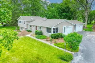325 Canterbury Ln, Inverness, IL 60010 - Photo 3