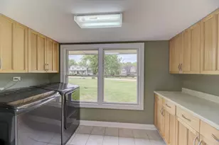 325 Canterbury Ln, Inverness, IL 60010 - Photo 39