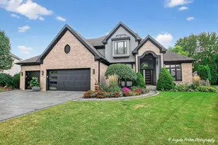 701 Caitlin Ct, Grayslake, IL 60030 - Photo 1
