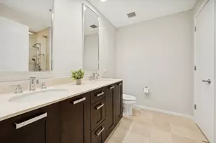 240 E Illinois St, Chicago, IL 60611 - Photo 17