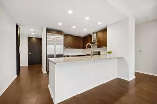 240 E Illinois St, Chicago, IL 60611 - Photo 13