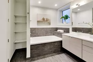 854 N May St, Chicago, IL 60642 - Photo 25
