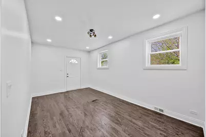 8848 S Jeffery Boulevard, Chicago, IL 60617 - Photo 15