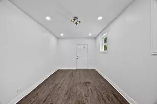 8848 S Jeffery Blvd, Chicago, IL 60617 - Photo 13
