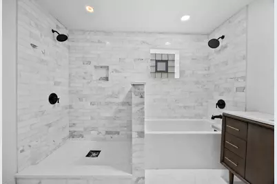 8848 S Jeffery Boulevard, Chicago, IL 60617 - Photo 9