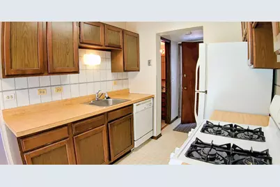 1070 Glouchester Harbor #1070, Schaumburg, IL 60193 - Photo 5