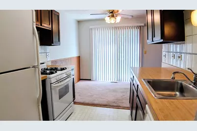 1070 Glouchester Harbor #1070, Schaumburg, IL 60193 - Photo 7