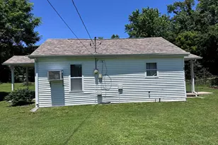 900 S Rotan St, Salem, IL 62881 - Photo 3