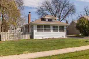 219 W Oak Ave, Wheaton, IL 60187 - Photo 3