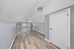 7643 S Paxton Ave, Chicago, IL 60649 - Photo 13
