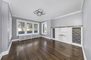 7643 S Paxton Ave, Chicago, IL 60649 - Photo 3