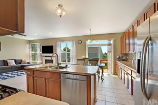 617 Donegal Dr, Elgin, IL 60123 - Photo 9