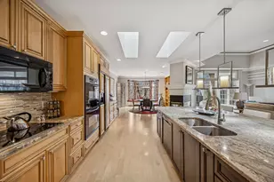 8711 Berkley Ct, Orland Park, IL 60462 - Photo 9