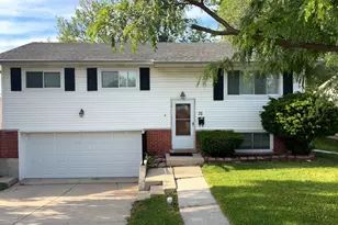32 E Schubert Ave, Glendale Heights, IL 60139 - Photo 1
