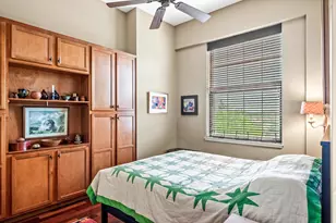 212 N Center St, Bloomington, IL 61701 - Photo 29