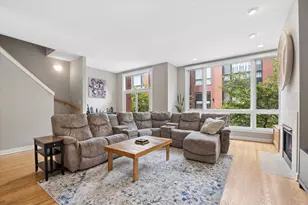2318 W Wolfram St, Chicago, IL 60618 - Photo 5