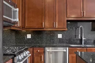 2318 W Wolfram St, Chicago, IL 60618 - Photo 11