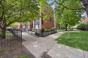 2318 W Wolfram St, Chicago, IL 60618 - Photo 29