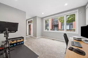 2318 W Wolfram St, Chicago, IL 60618 - Photo 17