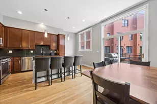 2318 W Wolfram St, Chicago, IL 60618 - Photo 9