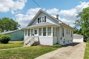 470 N Prairie Ave, Mundelein, IL 60060 - Photo 1