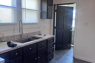 526 E 154th Pl, Phoenix, IL 60426 - Photo 5