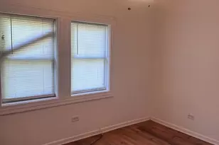 526 E 154th Pl, Phoenix, IL 60426 - Photo 9