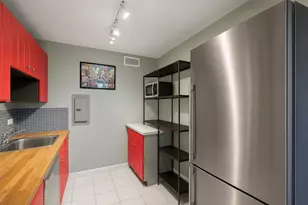 3930 N Pine Grove Ave, Chicago, IL 60613 - Photo 5