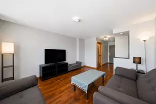 3930 N Pine Grove Ave, Chicago, IL 60613 - Photo 3