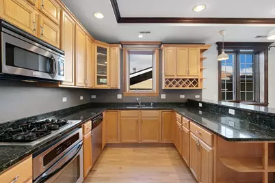 2049 W Morse Avenue #3, Chicago, IL 60645 - Photo 7