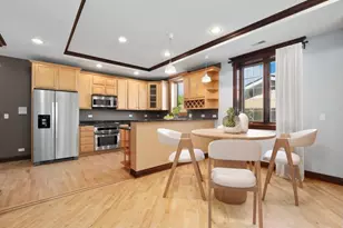 2049 W Morse Ave, Chicago, IL 60645 - Photo 5