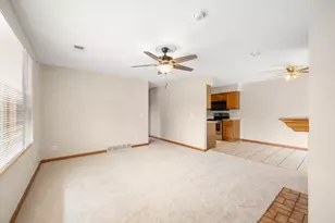 1833 Kerrybrook Ct, Sycamore, IL 60178 - Photo 9