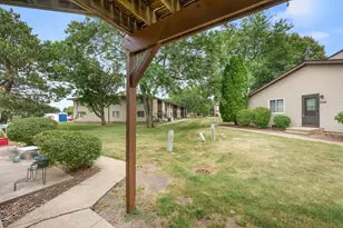 1833 Kerrybrook Ct, Sycamore, IL 60178 - Photo 3