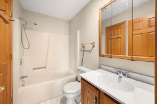 1833 Kerrybrook Ct, Sycamore, IL 60178 - Photo 21
