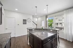 3155 Coral Ln, Glenview, IL 60026 - Photo 7