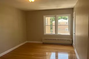 4825 Hull St, Skokie, IL 60077 - Photo 11