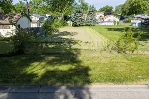 1414 N Pleasant Dr, Round Lake Beach, IL 60073 - Photo 1