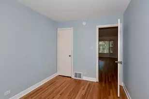 2140 Dobson St, Evanston, IL 60202 - Photo 9