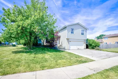 649 Hiawatha Drive, Carol Stream, IL 60188 - Photo 1