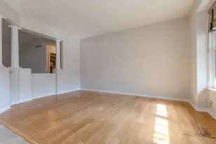 598 Harvey Lake Dr, Vernon Hills, IL 60061 - Photo 11