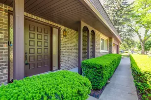 2315 Castilian Cir, Northbrook, IL 60062 - Photo 3