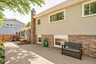 554 Patton Dr, Buffalo Grove, IL 60089 - Photo 7