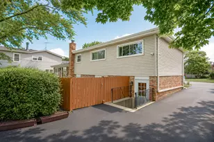 554 Patton Dr, Buffalo Grove, IL 60089 - Photo 5